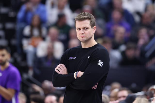 吹杨12+15老鹰4连胜送鹈鹕9连败 绿军大胜热火