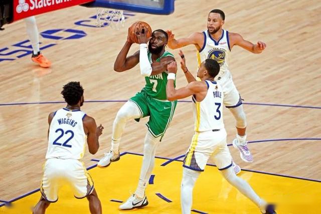 胡明轩20+8广东胜宁波 孙铭徽32分广厦负四川