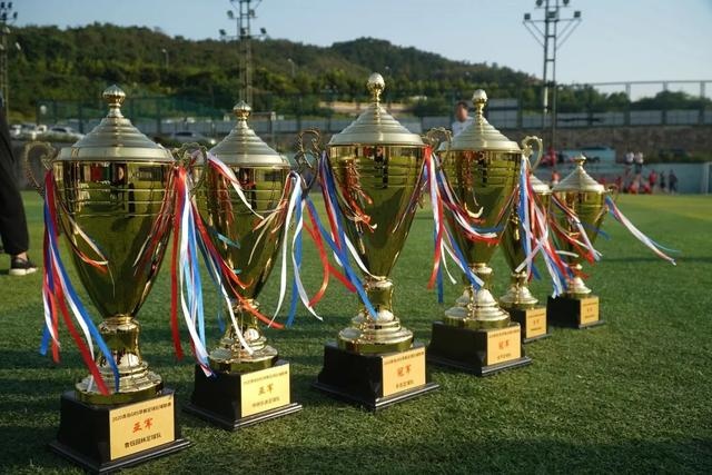 骑士险胜篮网开季11连胜 文班24+16马刺负爵士